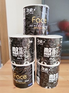 一块多一卷的洁柔黑Face卷纸，卷纸中的黑马