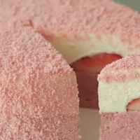 超惊艳的双重草莓芝士蛋糕，这粉色太少女了吧！！私房春季都做它