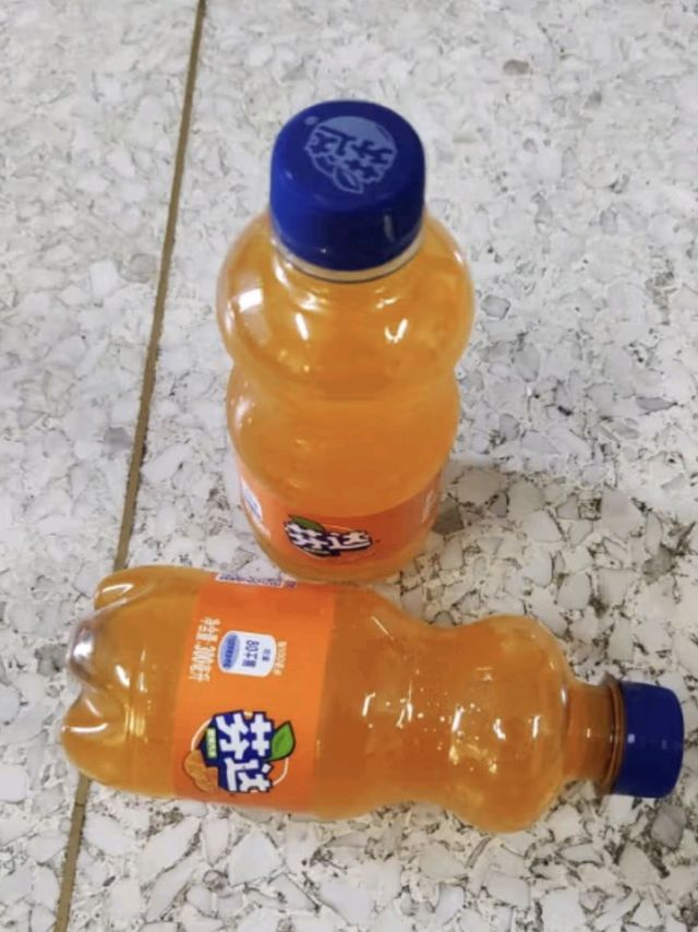 可口可乐（Coca-Cola）芬达 Fanta 橙味汽水碳酸饮料300ml*12瓶 整箱装新老包装随机发货