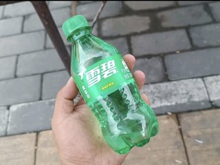 可口可乐（Coca-Cola）雪碧 Sprite 柠檬味 汽水 碳酸饮料 300ml*12瓶 整箱装  