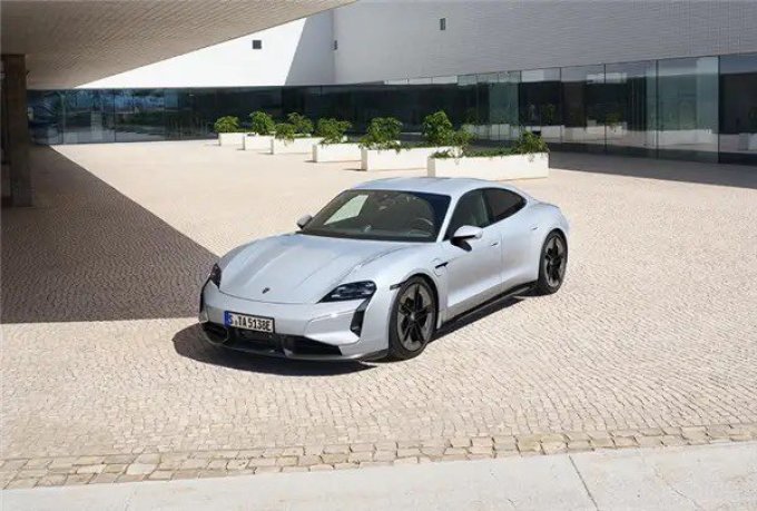 新车售1008万元起驾驶辅助功能升级新款保时捷taycan上市