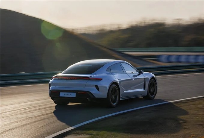 新车售1008万元起驾驶辅助功能升级新款保时捷taycan上市