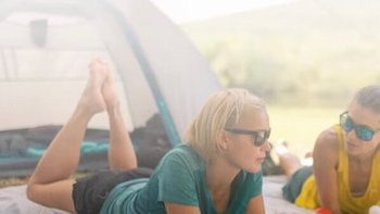 露营必备的迪卡侬户外帐篷推荐，雨天也可放心住。