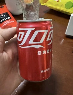 可口可乐（Coca-Cola）汽水 碳酸饮料 200ml*12罐  迷你摩登罐 新老包装随机发货