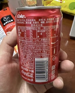 可口可乐（Coca-Cola）汽水 碳酸饮料 200ml*12罐  迷你摩登罐 新老包装随机发货