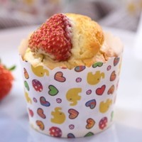春日烘焙记：草莓马芬蛋糕的甜蜜诱惑