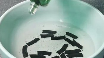 掰断的蚊香放水里泡一泡，居然用处那么大，解决了夏天的大烦恼