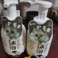 给小猫洗澡的时候还得用护毛素