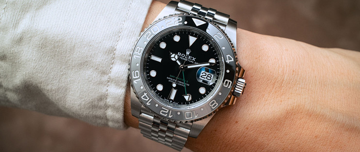 劳力士篇一新款gmt皮蛋圈真的好看吗简述四色钢款gmt的消费心理