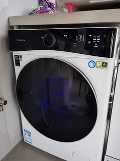 石头分子筛12KG洗烘一体家用全自动滚筒洗衣机H1Neo是一款性能卓越的家用电器。