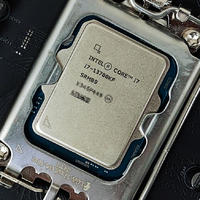 Intel i7-13700KF与AMD R7 7800X3D性能之争，谁更值得入手？