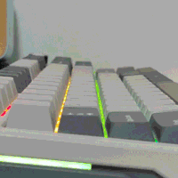 出道诚意满满~这把“胶坨坨”居然采用了Leaf-Spring +Gasket双结构！ilovbee大黄蜂B87三模机械键盘体验