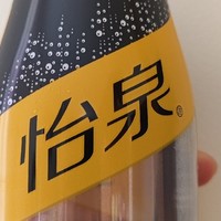 买了两箱怡泉苏打水给队友喝