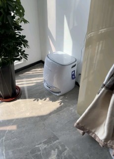 云鲸扫地机器人J4 Lite 扫拖一体自动清洗全自动集尘洗烘拖布 智能家用吸尘器拖地机擦地机 水箱版