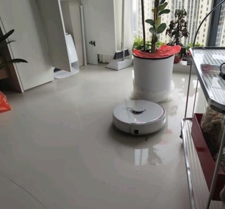 云鲸扫地机器人J4 Lite 扫拖一体自动清洗全自动集尘洗烘拖布 智能家用吸尘器拖地机擦地机 水箱版