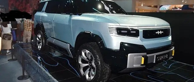 国产"悍马h2",车长5200mm,方盒子车身 外挂式备胎,油耗7.8l