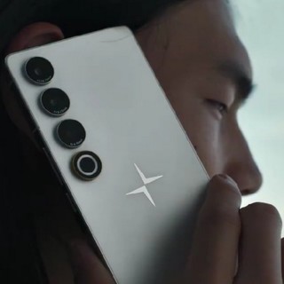 极星 Polestar Phone 手机发布，高颜值设计、高通骁龙 8 Gen 3、跟极星汽车无感连接