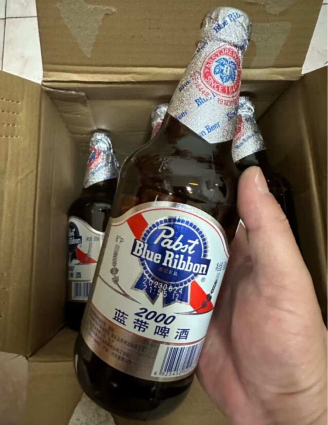 蓝带啤酒,畅饮无限!