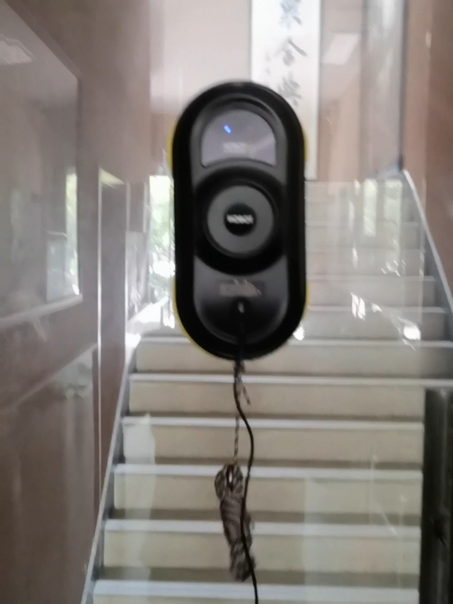 波妞擦窗机器人