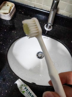 两面针牙膏，今天你用了没。