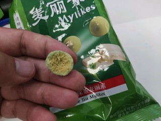 这个抹茶味的麦丽素还蛮好吃嘞