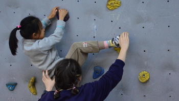 从冷门到时尚，为什么越来越多的孩子学攀岩？