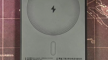 黑鲨新款10000毫安时磁吸超薄无线充电宝