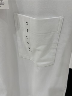 优衣库的UNIQLO U AIRism棉混纺休闲口袋T恤5分袖，出门穿！