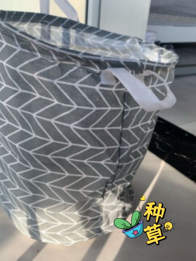 阳台的脏衣篓不但可以放脏衣服，还能投篮，真不错