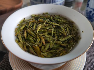 今天喝贡牌西湖龙井茶一天赐精品级明前龙井。