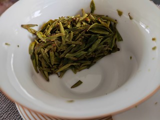 今天喝贡牌西湖龙井茶一天赐精品级明前龙井。