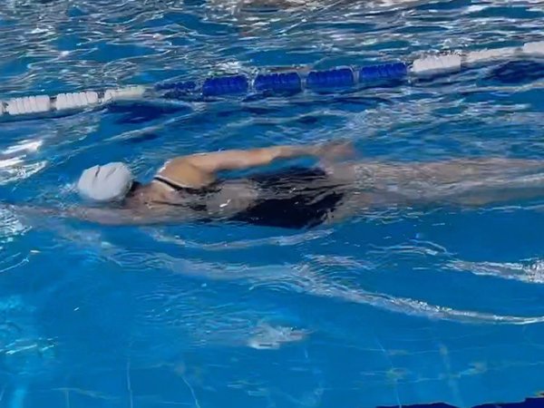 自由泳划手22下换气1次什么水平？