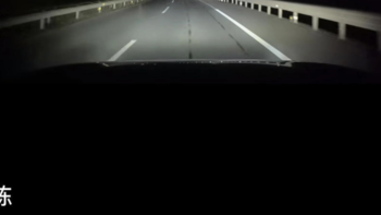 问界M7华为智驾版夜间行驶中大灯突然熄灭！官方回应：车主操作失误！