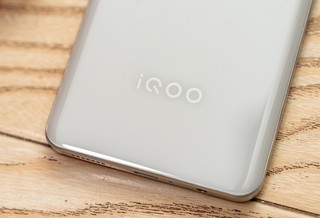 千元下可能最值得买的手机——iQOO Z8X
