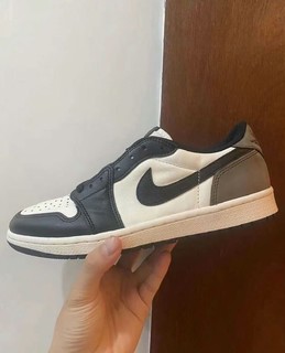 「摩卡」AJ1 Low 