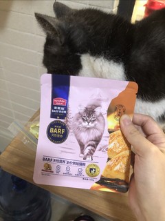 囤囤好价尝鲜猫粮，喂喂有缘猫子。