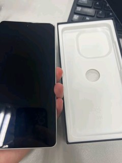 vivoiQOO Z9 Turbo 12GB+256GB 星芒白第三代骁龙8s独显芯片Turbo 6000mAh超薄蓝海电池 电竞手机