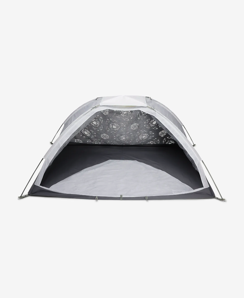 既是帐篷也是斗篷？！Nike ISPA 推出 Metamorph Poncho 两用斗篷