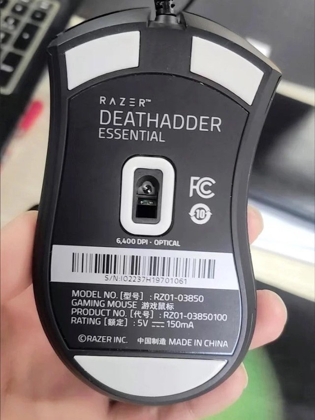 雷蛇(Razer)  炼狱蝰蛇标准版有线鼠标 人体工学 电竞游戏 右手通用型 吃鸡/LOL/CS GO游戏鼠标 黑色