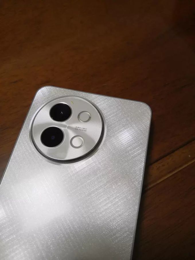 惊艳亮相vivos18e新款天玑5g智能人像拍照全面屏手机