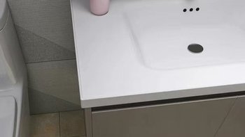 四季沐歌浴室柜：奢华美妆镜与实木相结合，打造精致卫生间空间