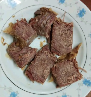 京东京造酱卤牛肉，吃起来很方便