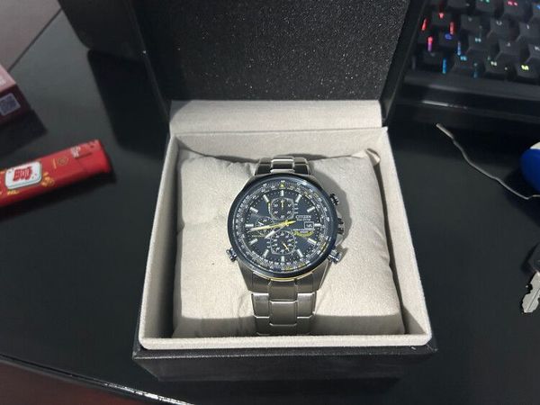 西铁城光动能电波手表