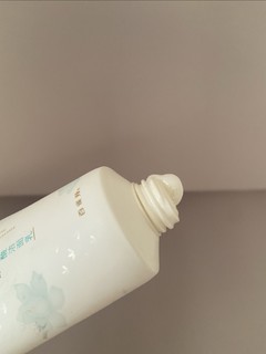 价格比较实惠的氨基酸洗面奶，国货大品牌百雀羚出品。