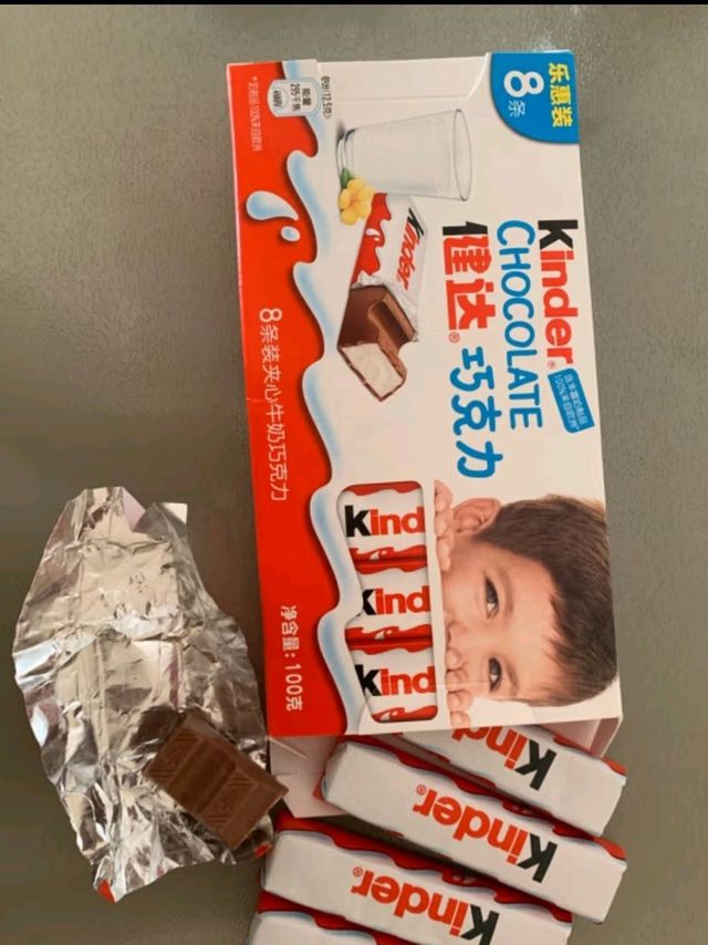 健达（Kinder）儿童牛奶夹心巧克力，吃起来甜蜜