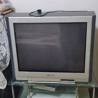 这台电视机是一九九八年左右买的。