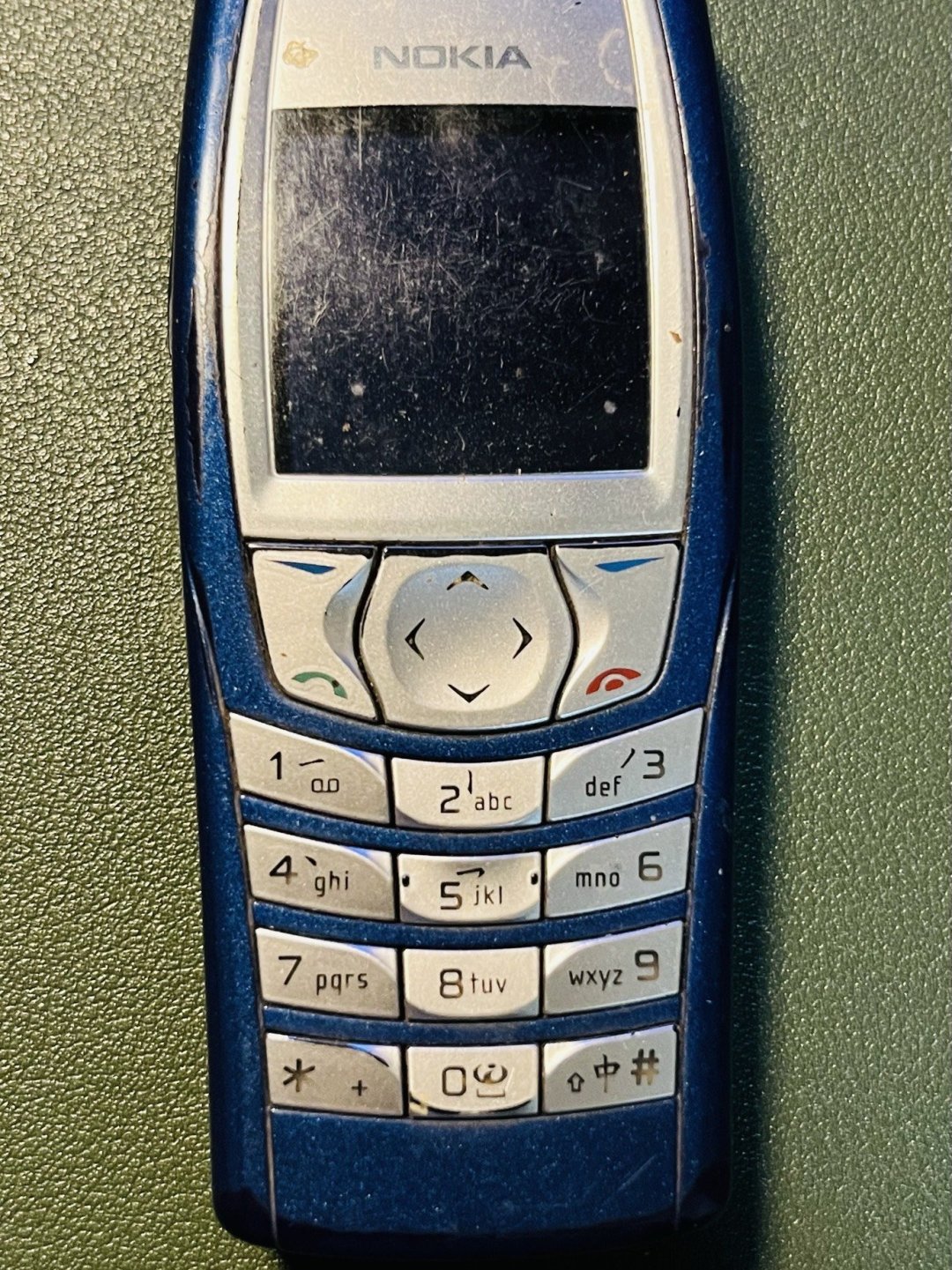 2em">2004年我买的是一款拍照手机是诺基亚的6610i,塞班系统,当时