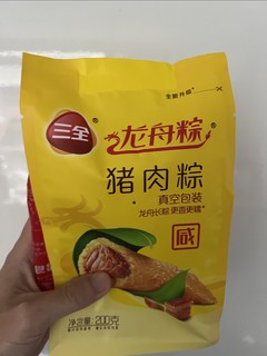 5块钱买了4个肉粽子！本以为捡了便宜没想到踩坑了！这个粽子真的是又小肉又少！