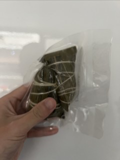 5块钱买了4个肉粽子！本以为捡了便宜没想到踩坑了！这个粽子真的是又小肉又少！