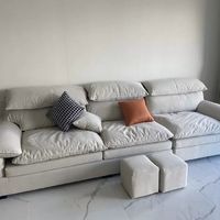这款沙发采用直排三人位的设计，适合多种户型，法式奶油风的色彩搭配，为客厅增添了一份优雅与温馨。